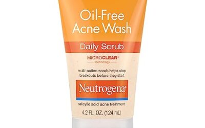 Neutrogena Oil-Free Acne Face Scrub, 2% Salicylic Acid Acne Treatment Medicine, Daily Face Wash to help Prevent Breakouts, Oil Free Exfoliating Facial Cleanser for Acne-Prone Skin, 4.2 fl. oz